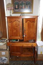 Meuble TV d'ébénisterie en merisier massif. Ton noyer clair 1/2 antiquaire