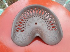 Siege de Tracteur ancien en Fonte    VICTOR