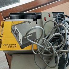 projecteur de diapos LEICA Pradovit. Optique Leitz. Parfait état de fonction