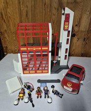Playmobil 5361 + 5364 caserne et vehicule pompiers