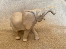 Éléphant d'Afrique en pierre