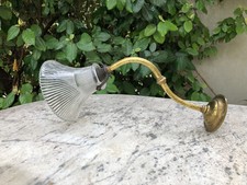 ancienne lampe, applique,  col de cygne laiton et verre holophane