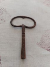 Clé d'horloge pendule remontoir ancien en fer  forgé Carré De 4 mm