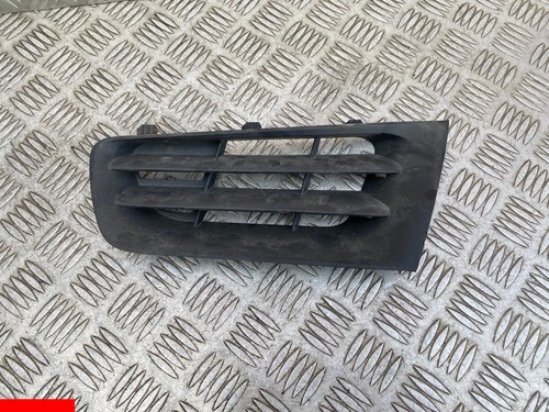 Cache grille pare choc avant