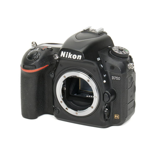 Nikon d750 environ - 61, 000