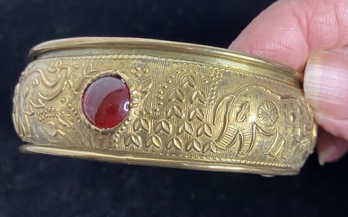 Elephant embossed bracelet - elephant, w/