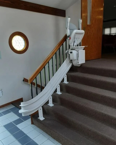 Curved bruno stairlift tri - curved, bi