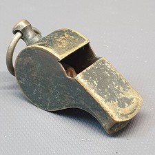 Très ancien sifflet en bronze