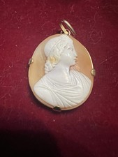 Pendentif Camée Monte Sur Or 750