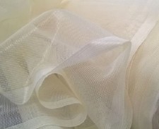 Tissu toile MOUSTIQUAIRE largeur 1m95 ECRU au rouleaux de 30 mètres (4.50€/m.)