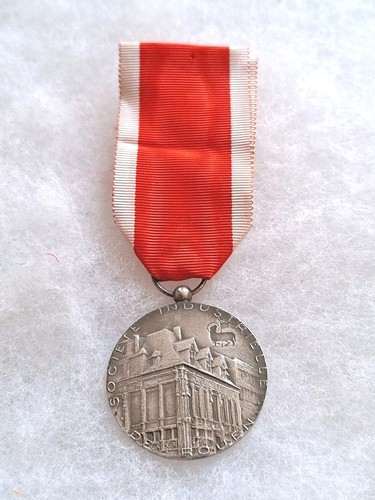 Une médaille société - ",