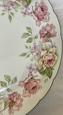 PLAT ROND CREUX  EN PORCELAINE