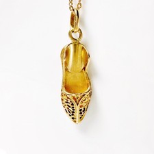 Vintage 18k Gold baboush mule pendant