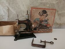 Ancienne Machine À Coudre De
