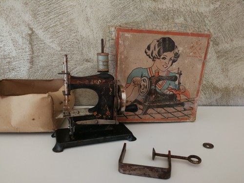 Ancienne machine coudre - ancienne, de