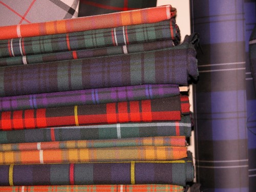 Authentic tartan fabric - 1/2,