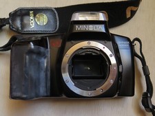 appareil photo argentique Minolta, objectifs, flash, fourre tout