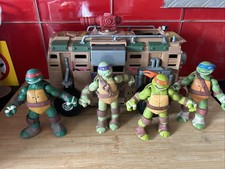 Voiture véhicule camion combat TORTUES NINJA Avec Les Figurines 2012