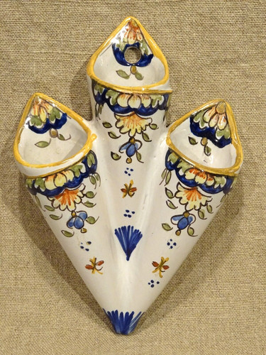 Ancienne bouquetière murale