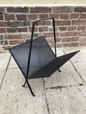 Porte revue design 50 60 en tôle perforée  Époque Guariche Berthier Matégot…