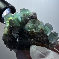 Spécimen de quartz cubique en