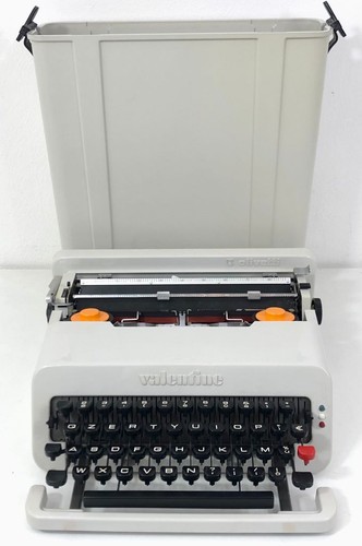 Machine écrire olivetti - À,