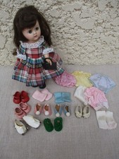 POUPEE ANCIENNE + 7 paires de