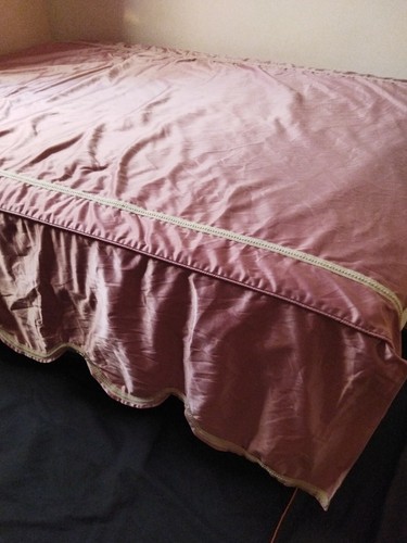 Dessus lit satin et - de,