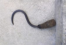 OUTIL ANCIEN TIRE BOTTE DE PAILLE CROCHET EN FER FORGÉ