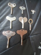 LOT DE 8 ANCIENNES CLEFS CLES