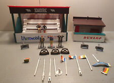 Tribune + cabane + personnages Scalextric