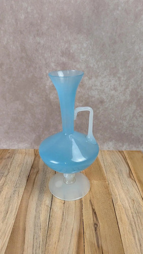 Vase opaline bleue sur - vase,