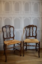 PAIRE DE CHAISES RICHEMENT SCULPTEES XVIII ième TRAVAIL PROVENCAL OU CAMARGUAIS 