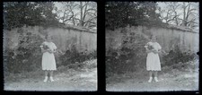 FRANCE Famille Fille aux fleurs c1930 Photo NEGATIVE Plaque verre Vintage V24L10