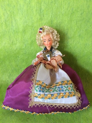 Poupée folklorique ancienne