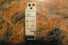 HAGER TELERUPTEUR 2CONTACTS 16 AMPERES 16A Commande manuelle facade E 520, 33035