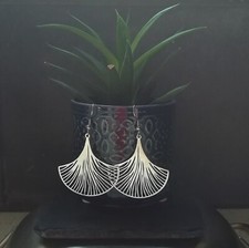 BOUCLES D'OREILLES ARGENTEES FEUILLES GINKGO ESTAMPES LEGERES ACIER INOXYDABLE