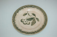 Assiette ancienne en BARBOTINE (fruits : cerise )