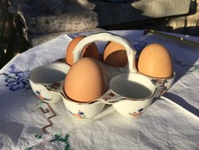 ANCIEN PANIER PRÉSENTOIR À OEUFS EN CÉRAMIQUE (VENDU SANS OEUF)