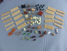 Lot de 85 pièces décors Ho 1/87 caisses palettes bois sacs tonneaux  DIORAMA 140