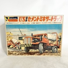 Tomiyama Camion Mélangeur de