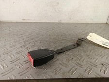 Attache ceinture avant droit