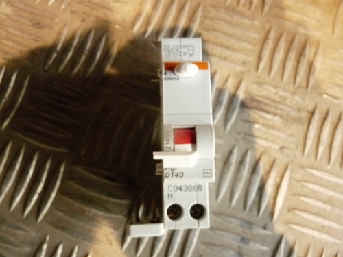 Disjoncteur differentiel dt40 - disjoncteur,
