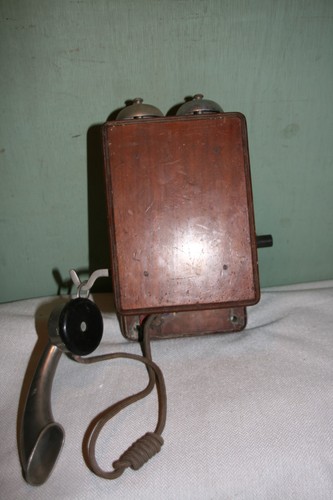 Ancien téléphone mural - ancien,