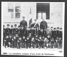 1986  --  LE BATAILLON SCOLAIRE D UNE ECOLE DE NARBONNE EN 1884 . 4A963