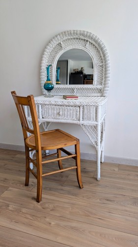 Ancienne coiffeuse rotin blanc