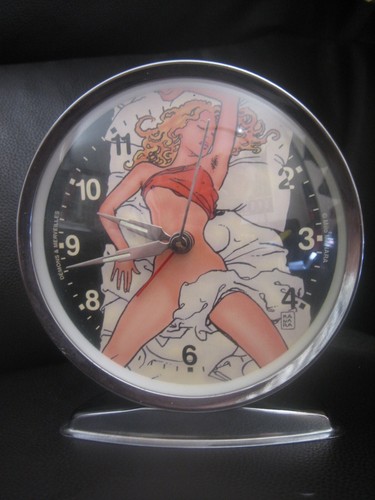 Réveil manara pin - up, le