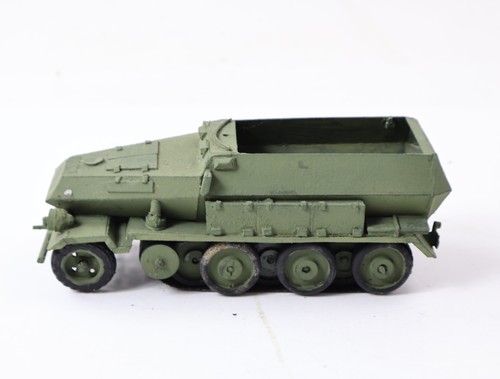 Véhicule militaire voiture