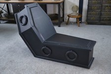 Cercueil en bois de l'Œuvre