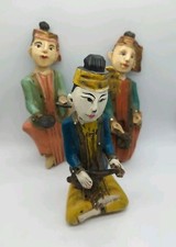 lot de 3 statuettes musiciens en bois sculpté peint, Asie, Birmanie